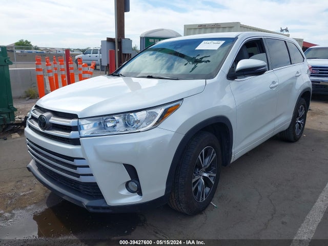 Toyota Highlander Le Plus 2018 5TDZZRFH4JS279207 Image 2