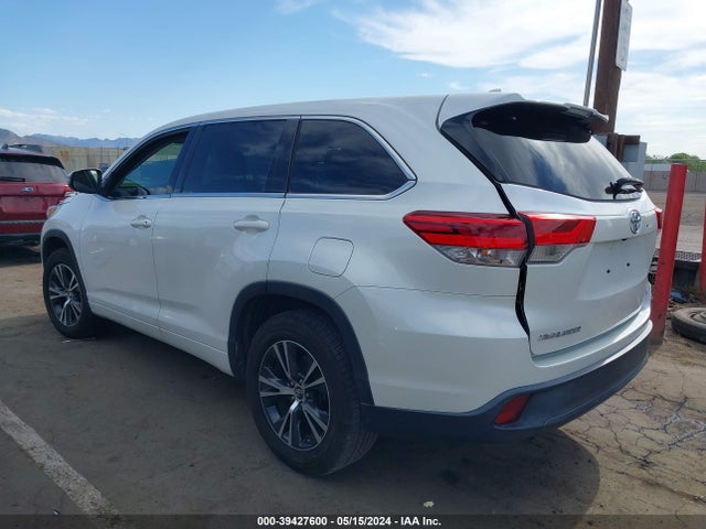 Toyota Highlander Le Plus 2018 5TDZZRFH4JS279207 Image 3
