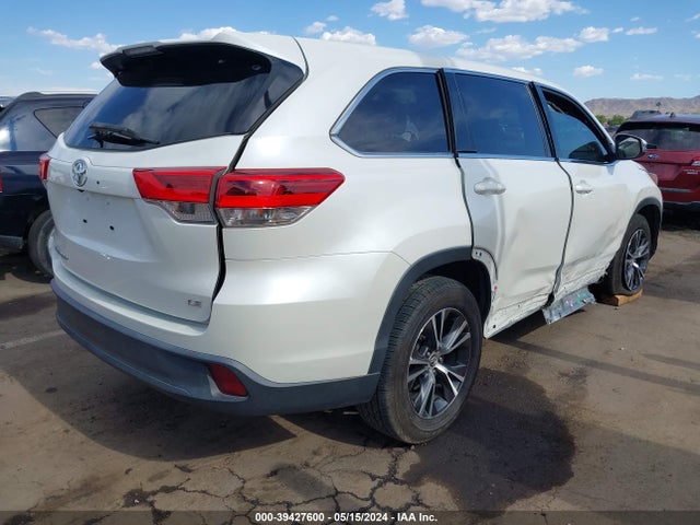 Toyota Highlander Le Plus 2018 5TDZZRFH4JS279207 Image 4