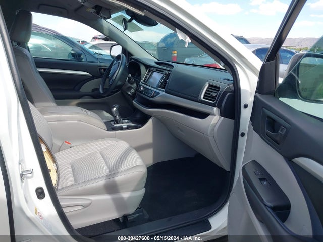 Toyota Highlander Le Plus 2018 5TDZZRFH4JS279207 Image 5