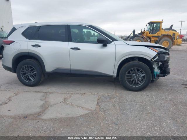 5N1BT3AAXRC678884 Nissan Rogue S Fwd
