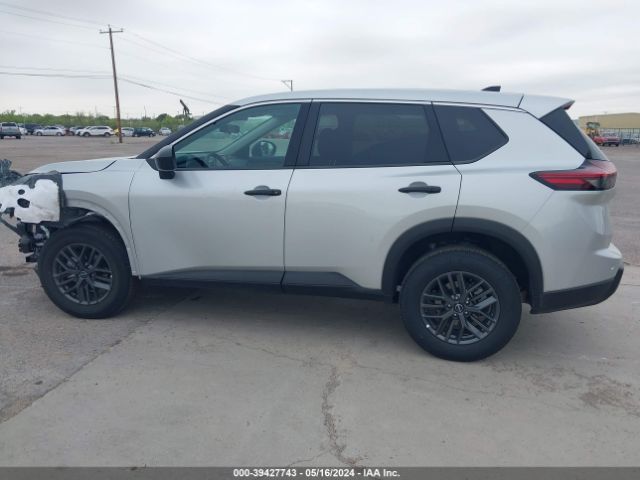 5N1BT3AAXRC678884 Nissan Rogue S Fwd