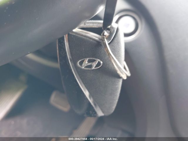 KM8SNDHF6HU201234 Hyundai Santa Fe Se