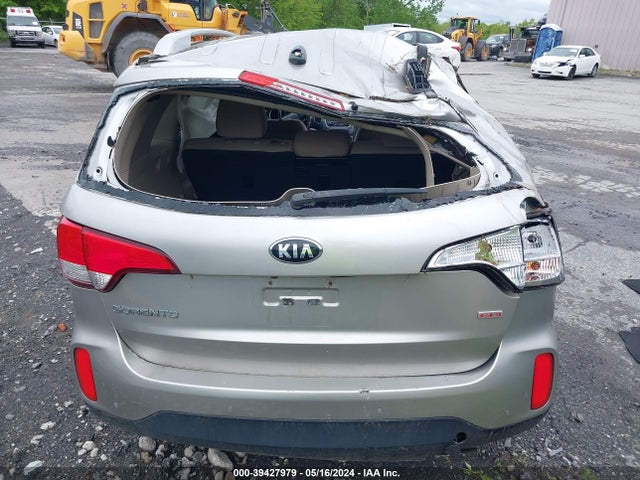 KIA SORENTO LX 2015 5XYKTCA62FG549741 Image 16