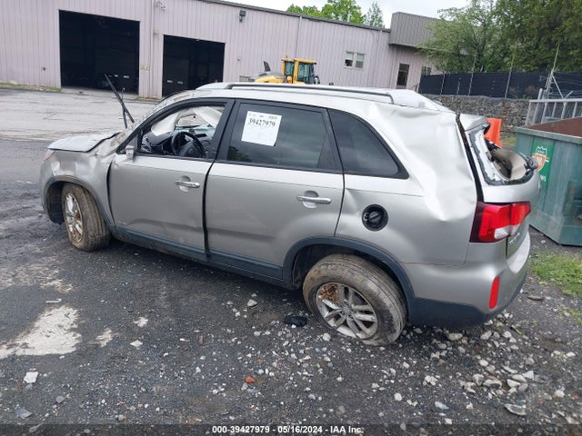 KIA SORENTO LX 2015 5XYKTCA62FG549741 Image 3