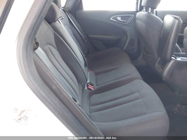 1C3CCCAB4FN670835 Chrysler 200 Limited