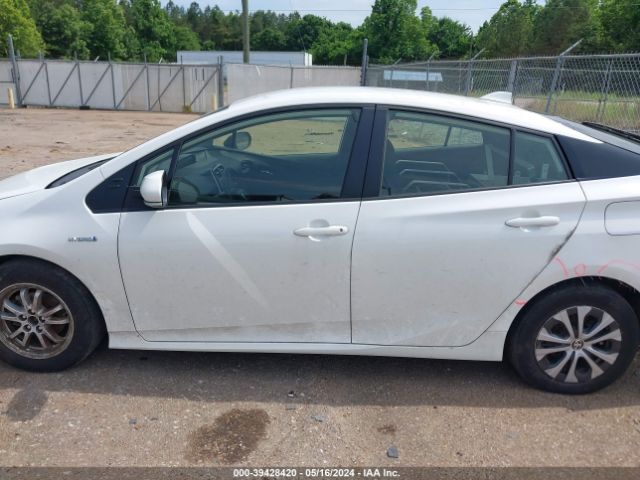 JTDL9MFU9M3027805 Toyota Prius Le Awd-e