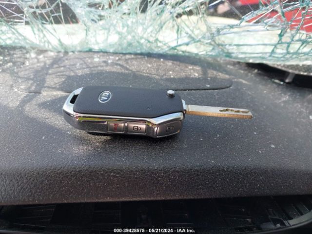 KNDEUCAA8M7141379 KIA SELTOS S