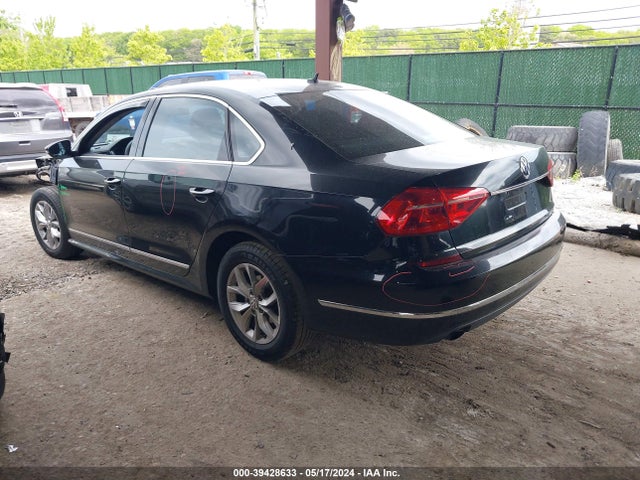 1VWAT7A37GC053930 Volkswagen Passat 1.8t S