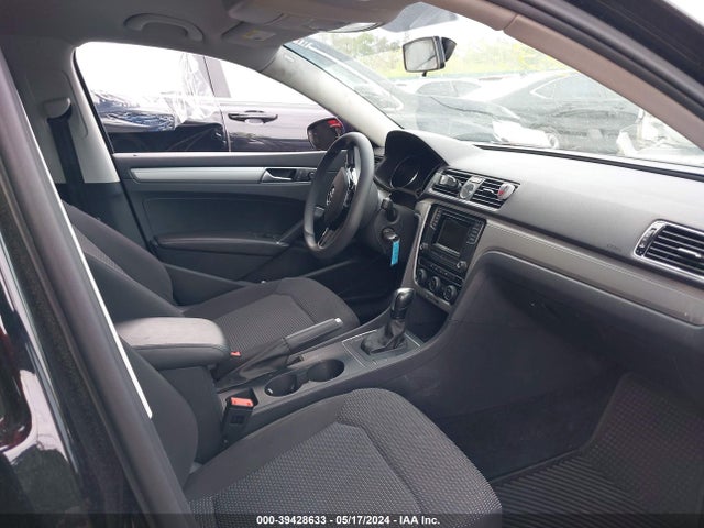 1VWAT7A37GC053930 Volkswagen Passat 1.8t S