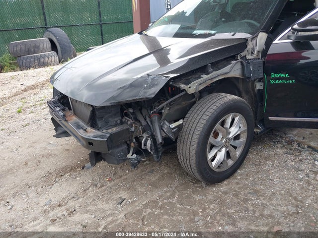 1VWAT7A37GC053930 Volkswagen Passat 1.8t S