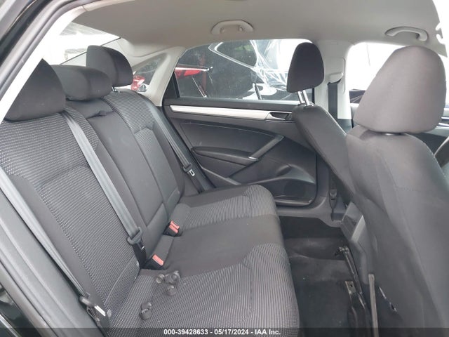 1VWAT7A37GC053930 Volkswagen Passat 1.8t S