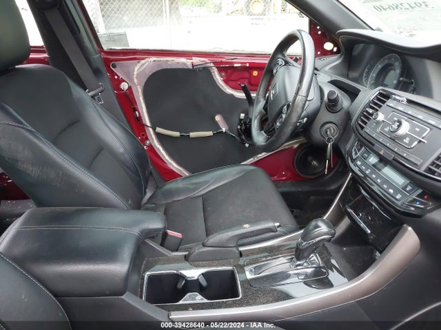 Auction sale of the 2017 Honda Accord Sport, vin: 1HGCR2F5XHA048842, lot number: 39428640