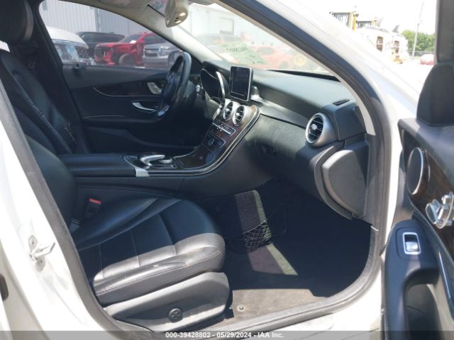 55SWF4JB0FU094163 Mercedes-Benz C 300 Luxury/sport