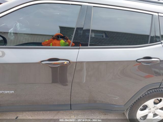 3C4NJCBB6KT809415 Jeep Compass Latitude Fwd