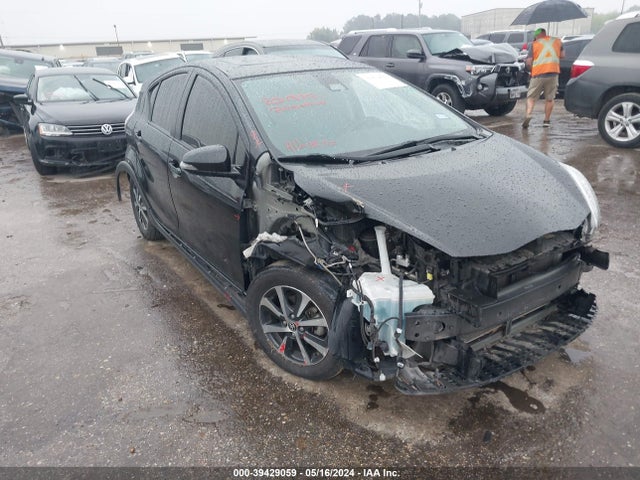 Toyota Prius C Three 2018 JTDKDTB33J1604448 zdjęcie główne