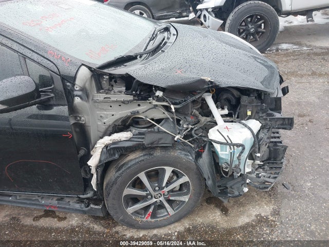 Toyota Prius C Three 2018 JTDKDTB33J1604448 Image 18