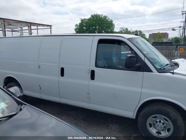 Chevrolet Express 2500 Work Van 2018 1GCWGBFPXJ1333064 Image 13