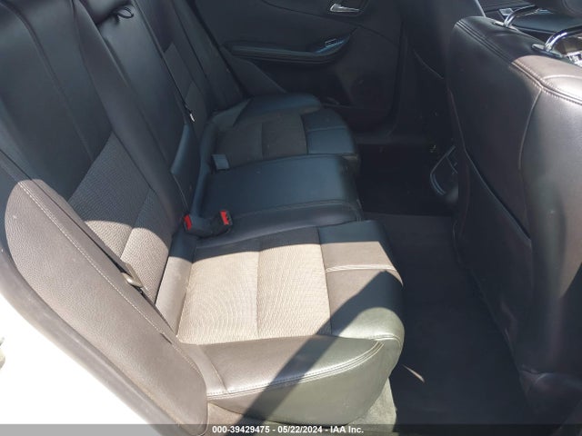 Chevrolet IMPALA 1LT 2018 2G1105S37J9167321 Image 8