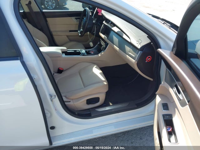 2016 JAGUAR XF SAJBD4BVXGCY07567 Photo 4