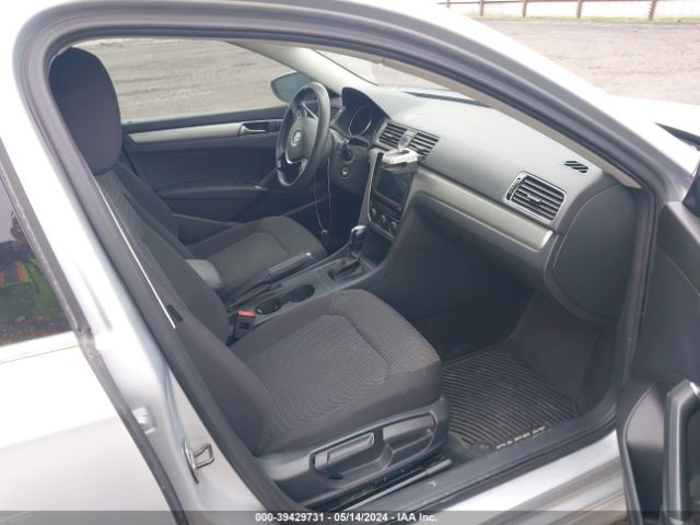 1VWAT7A37HC039723 Volkswagen Passat 1.8t S