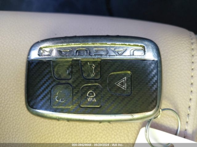SADCJ2BV7HA073584 Jaguar F-pace 35t Premium