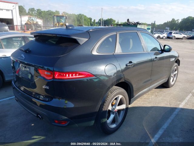 SADCJ2BV7HA073584 Jaguar F-pace 35t Premium