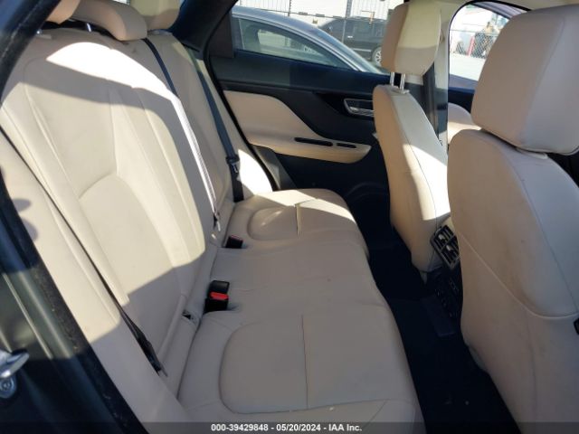 SADCJ2BV7HA073584 Jaguar F-pace 35t Premium