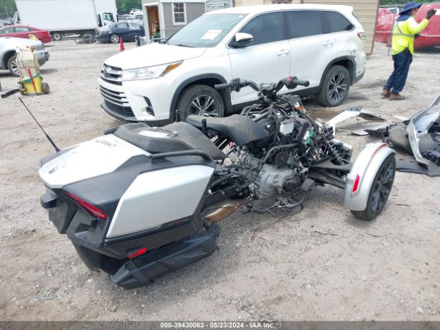 2022 CAN-AM SPYDER ROADSTER 2BXNBDD22NV000735 Photo 3