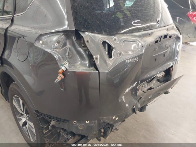 Toyota Rav4 Xle 2017 JTMRFREV5HJ120932 Image 18