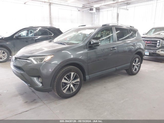 Toyota Rav4 Xle 2017 JTMRFREV5HJ120932 Image 2