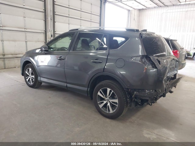 Toyota Rav4 Xle 2017 JTMRFREV5HJ120932 Image 3