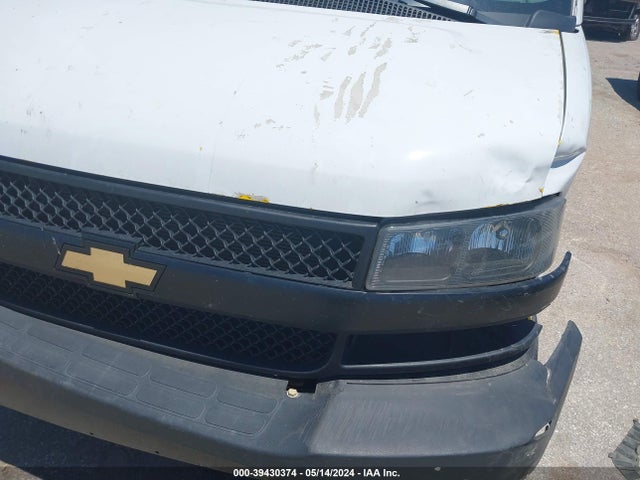 Chevrolet Express 2500 Work Van 2018 1GCWGAFGXJ1284278 Image 18