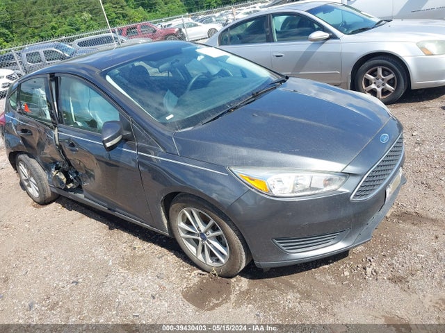 Ford FOCUS SE 2017 1FADP3K21HL345485 Image 1