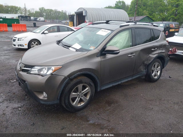 Toyota Rav4 Xle 2015 JTMRFREV6FD130459 Image 2