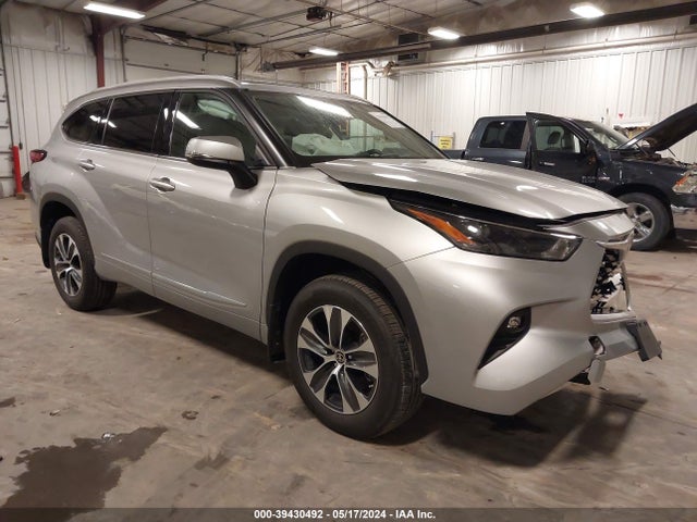 Toyota Highlander Xle 2022 5TDGZRBH7NS243398 main image