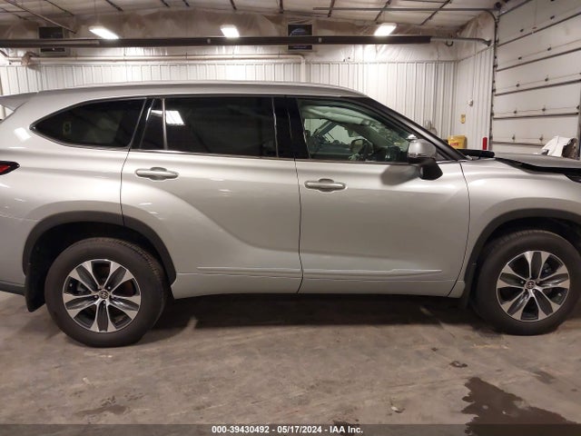 Toyota Highlander Xle 2022 5TDGZRBH7NS243398 Image 13