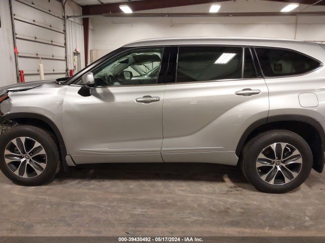 Toyota Highlander Xle 2022 5TDGZRBH7NS243398 Image 14