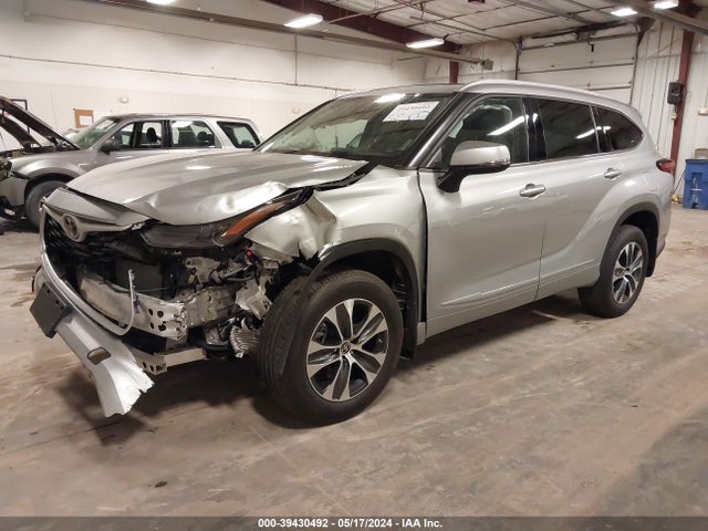 Toyota Highlander Xle 2022 5TDGZRBH7NS243398 Image 2