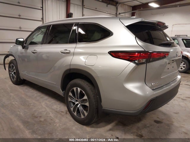 Toyota Highlander Xle 2022 5TDGZRBH7NS243398 Image 3
