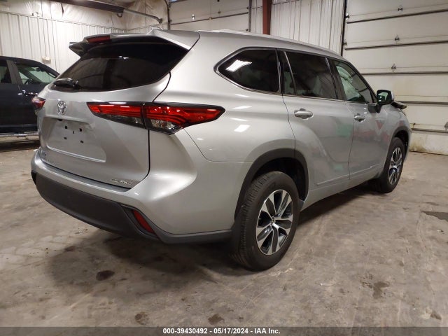 Toyota Highlander Xle 2022 5TDGZRBH7NS243398 Image 4