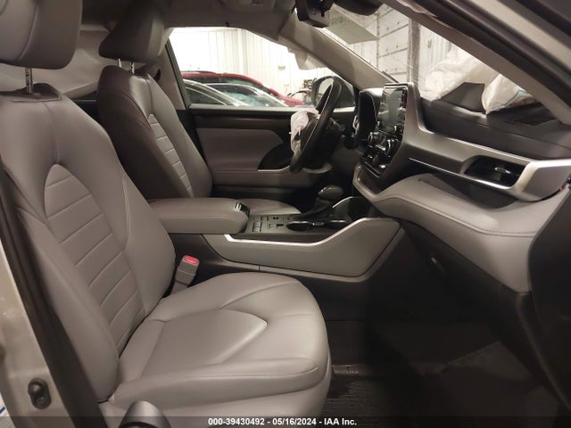Toyota Highlander Xle 2022 5TDGZRBH7NS243398 Image 5