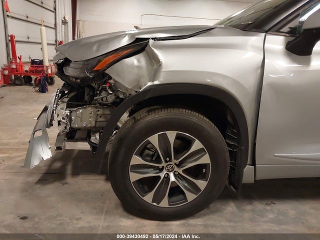 Toyota Highlander Xle 2022 5TDGZRBH7NS243398 Image 6