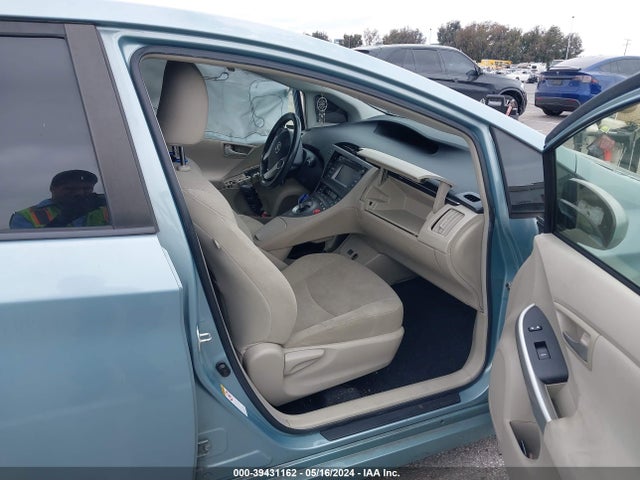 Toyota Prius Two 2015 JTDKN3DU2F1997546 Image 5