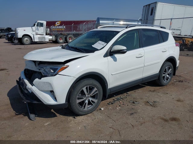 Toyota Rav4 Xle 2018 JTMRFREV6JJ749007 Image 2