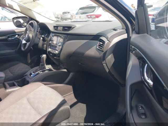 JN1BJ1CR9JW251963 Nissan Rogue Sport Sv