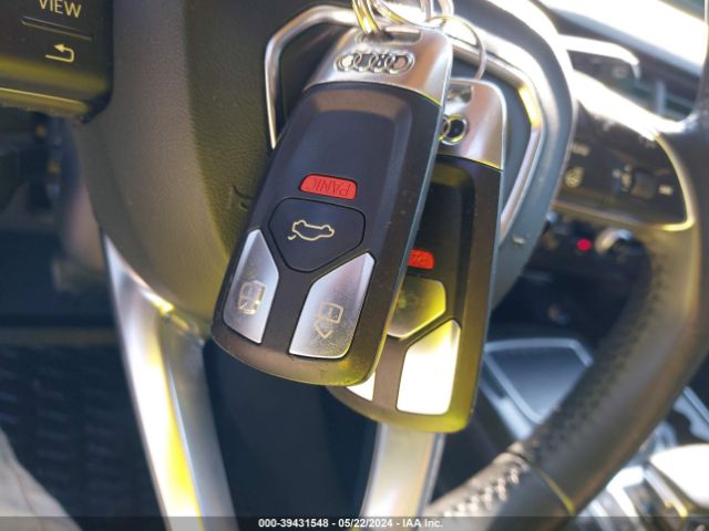 WA1LHAF70HD036995 Audi Q7 2.0t Premium