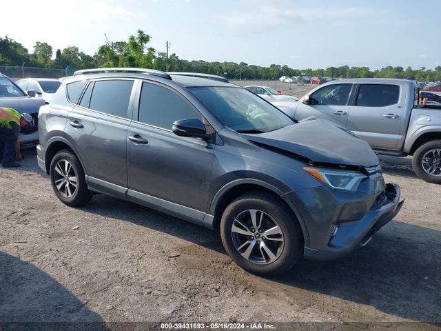 Toyota Rav4 Xle 2017 JTMWFREV5HD100682 Image 1