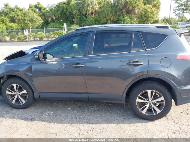 Toyota Rav4 Xle 2017 JTMWFREV5HD100682 Image 14
