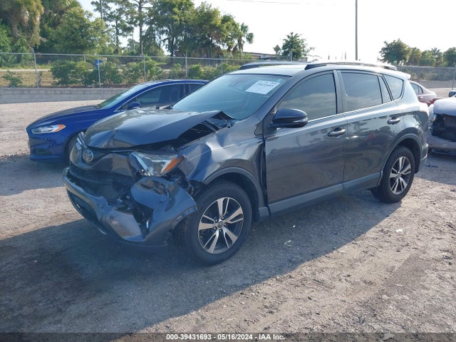 Toyota Rav4 Xle 2017 JTMWFREV5HD100682 Image 2